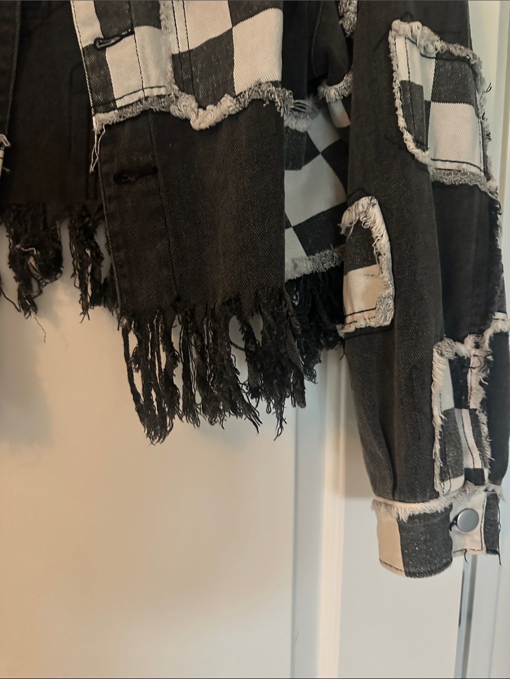 POL Black & White Check Distressed Cropped Denim Jacket - Picture 4 of 14